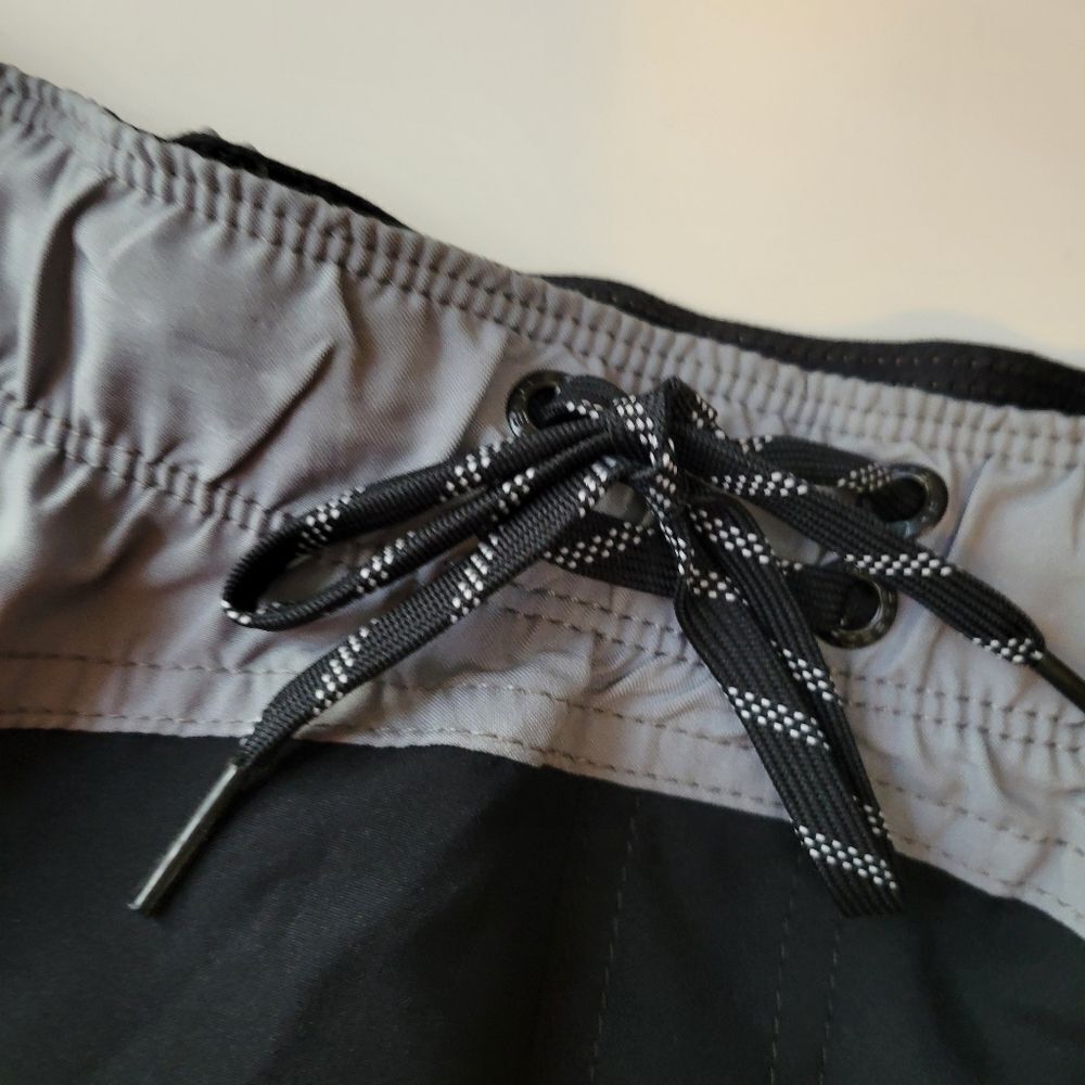 $50 NEW SPEEDO MARINA GRAY BLACK STRETCH FLEX VOLLEY SHORTS w/ liner L large NWT - Picture 5 of 15